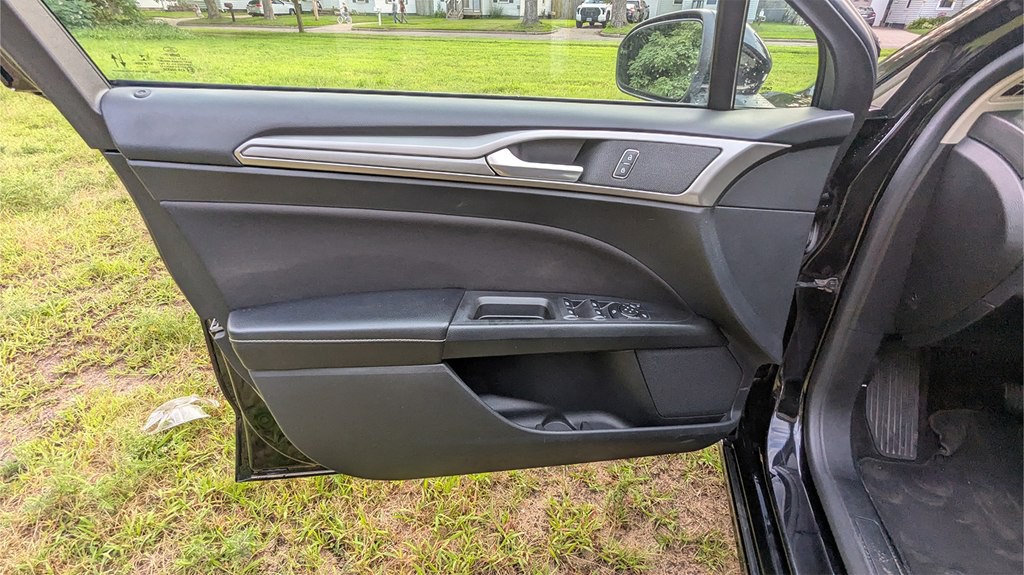 2020 Ford Fusion Image 16