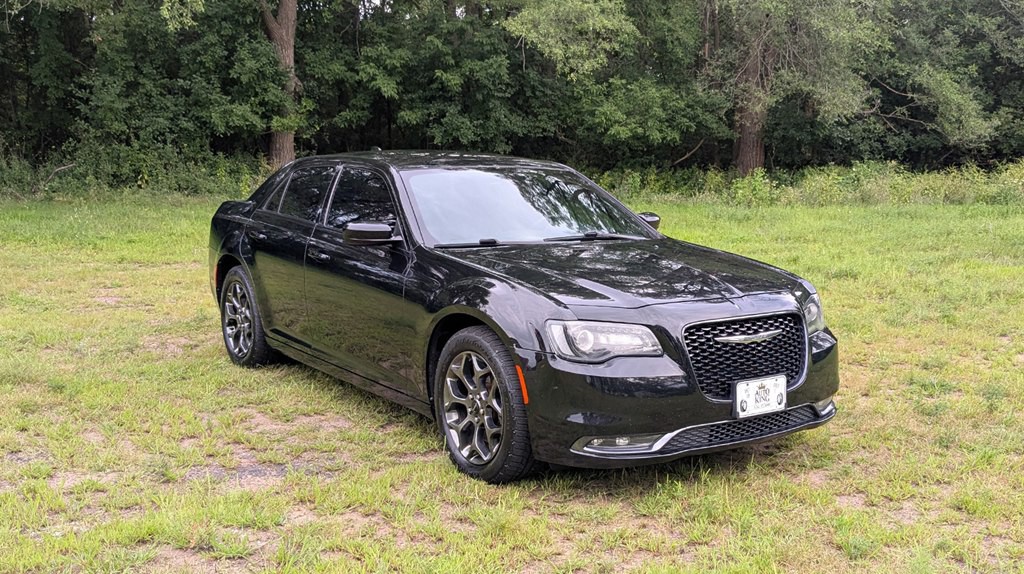 2016 Chrysler 300 Image 1
