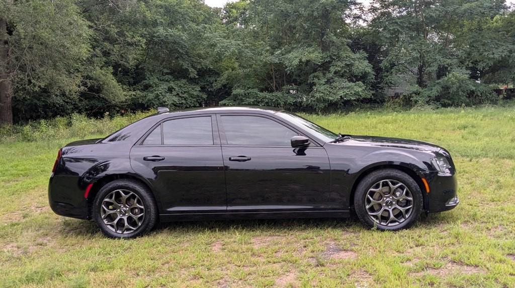 2016 Chrysler 300 Image 2