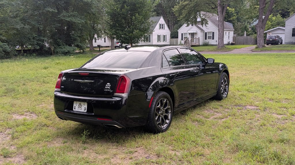 2016 Chrysler 300 Image 3