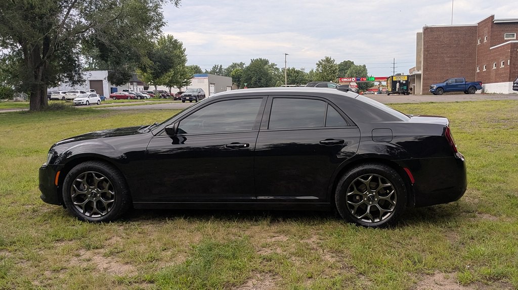 2016 Chrysler 300 Image 6
