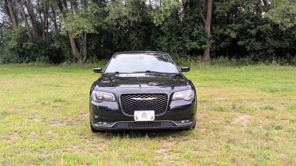 2016 Chrysler 300 Image 8