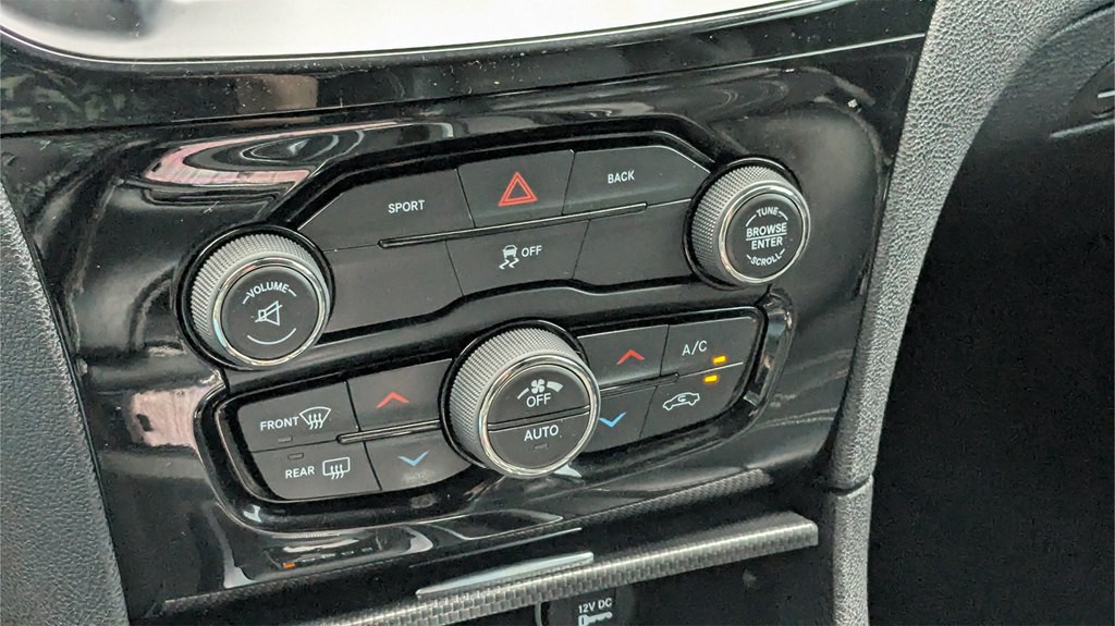 2016 Chrysler 300 Image 17