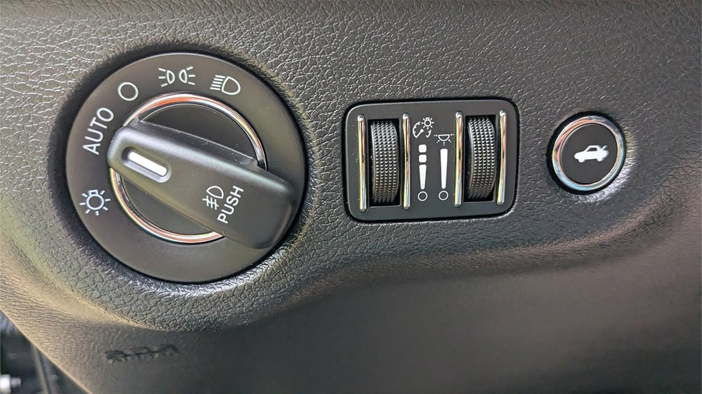 2016 Chrysler 300 Image 19