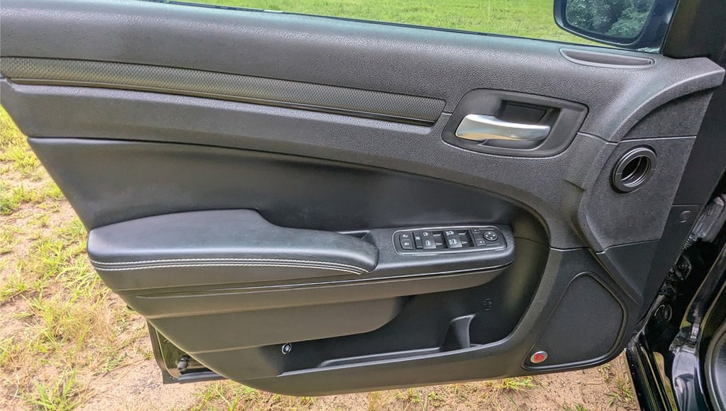 2016 Chrysler 300 Image 20