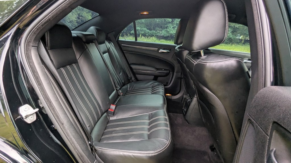 2016 Chrysler 300 Image 23