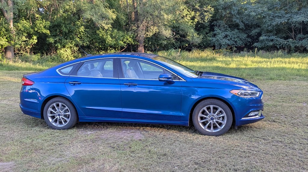 2017 Ford Fusion Image 2