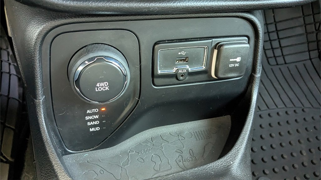 2015 Jeep Renegade Image 18