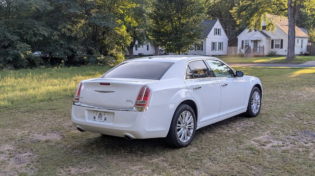 2014 Chrysler 300 Image 3