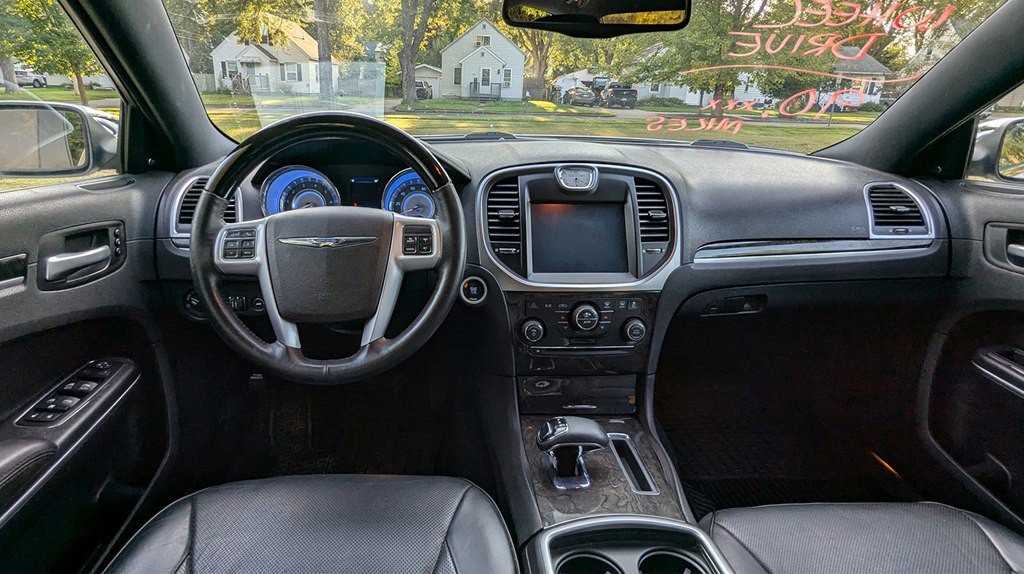 2014 Chrysler 300 Image 11