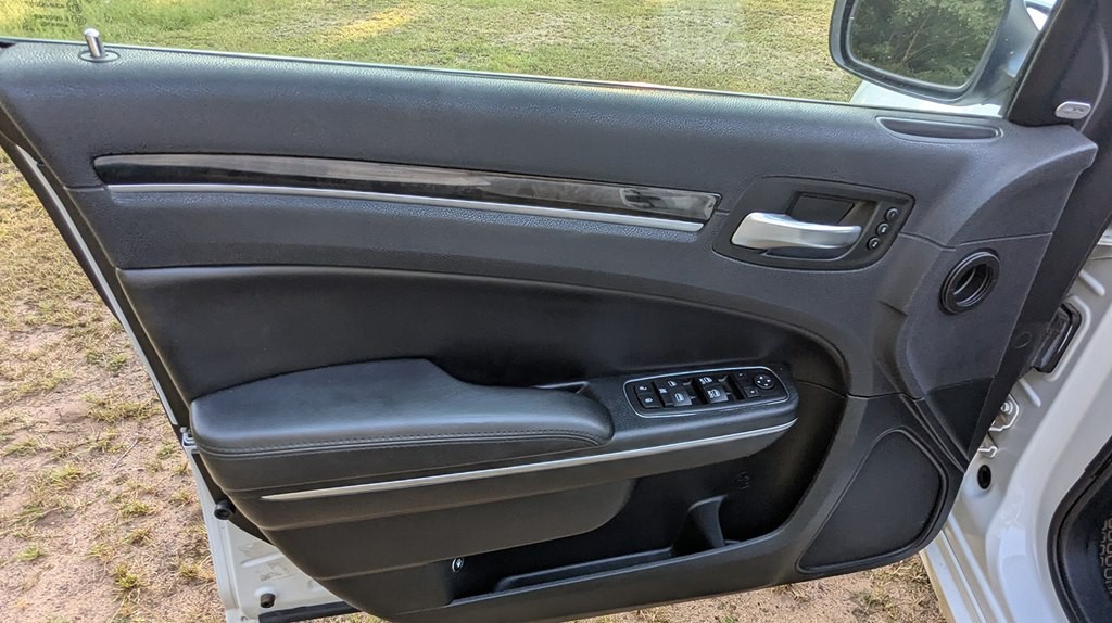 2014 Chrysler 300 Image 19