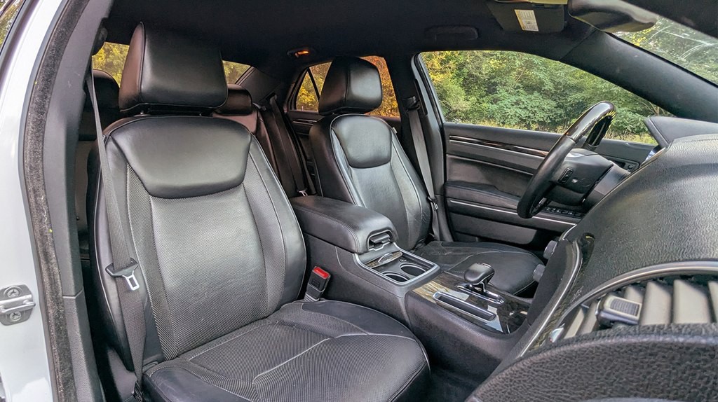 2014 Chrysler 300 Image 21