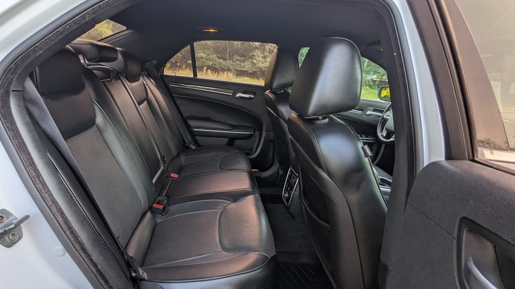 2014 Chrysler 300 Image 24