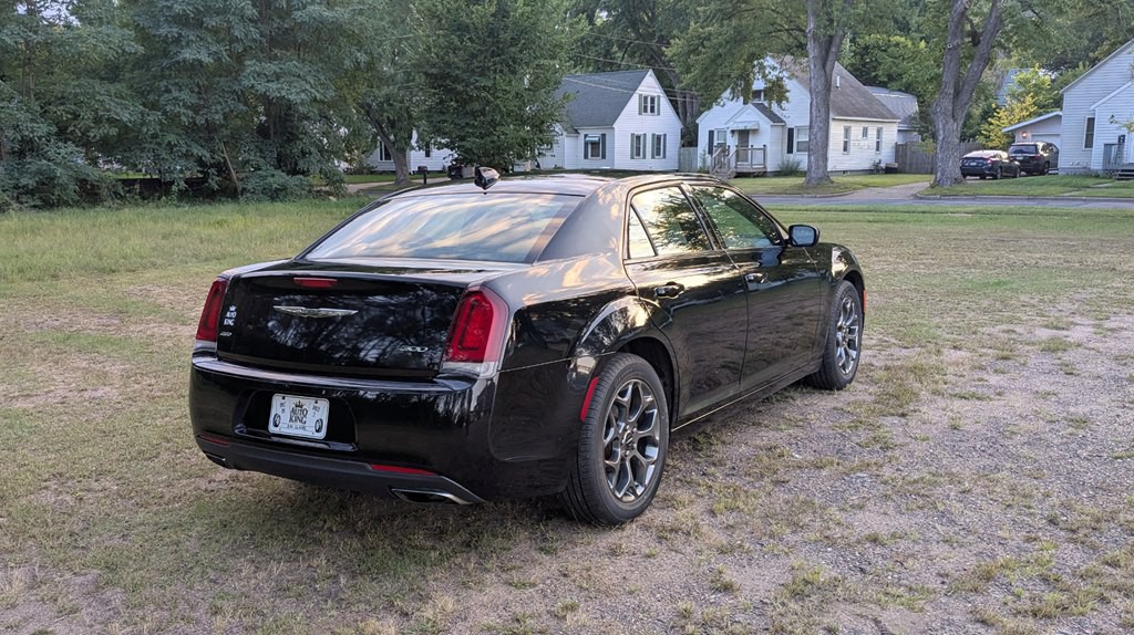 2016 Chrysler 300 Image 3