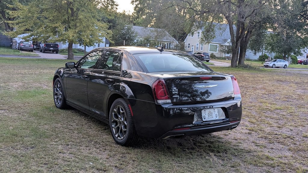 2016 Chrysler 300 Image 5