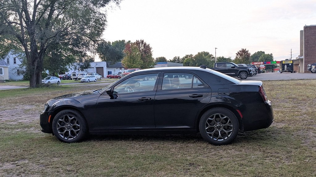 2016 Chrysler 300 Image 6