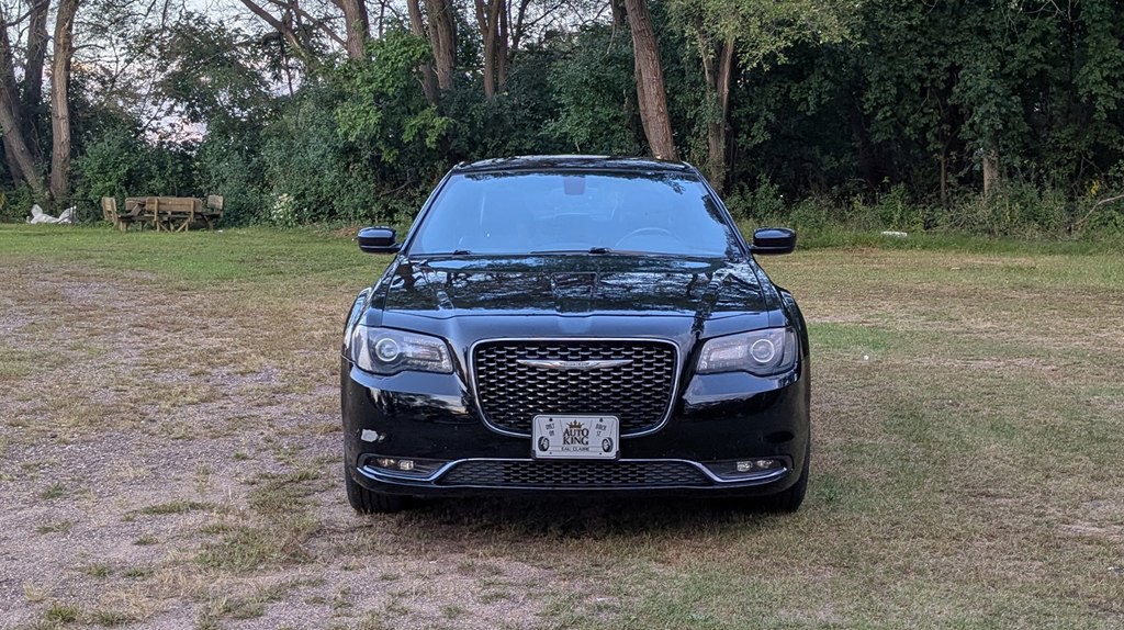 2016 Chrysler 300 Image 8