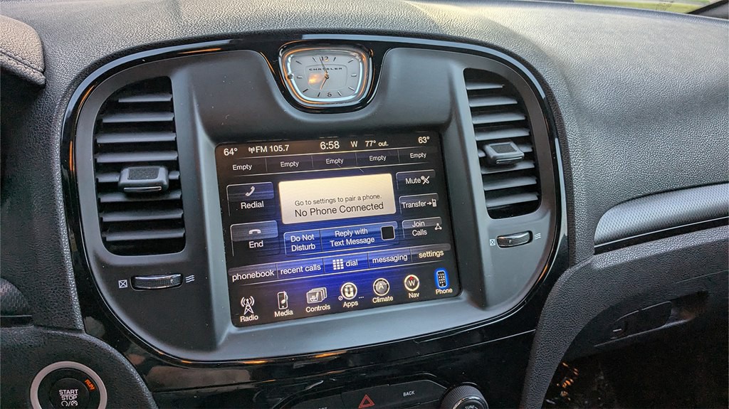 2016 Chrysler 300 Image 13