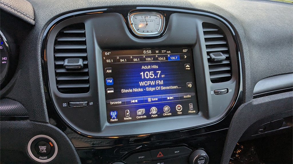 2016 Chrysler 300 Image 14