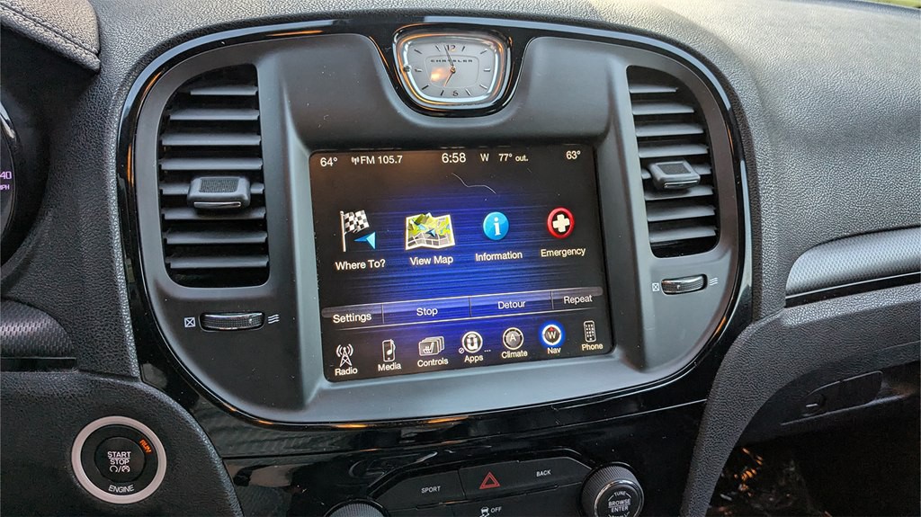 2016 Chrysler 300 Image 15