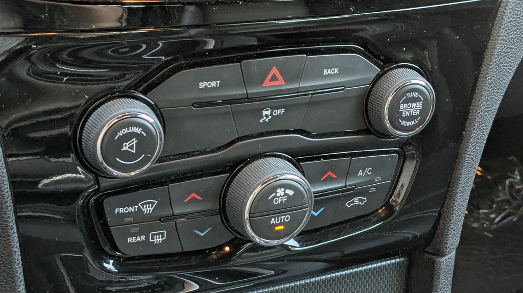 2016 Chrysler 300 Image 18