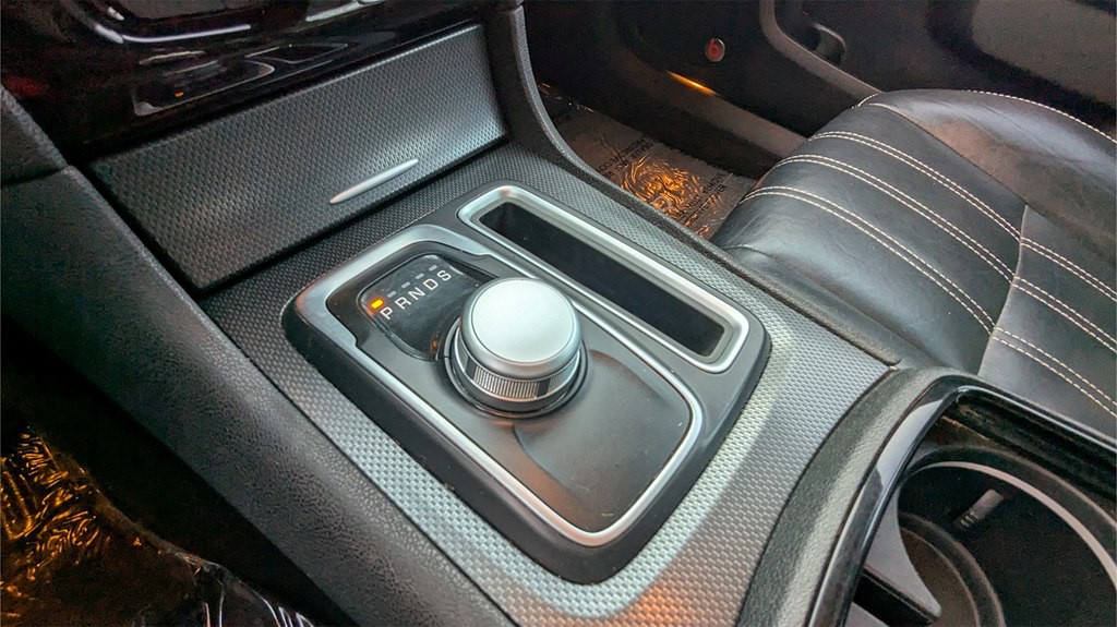 2016 Chrysler 300 Image 19