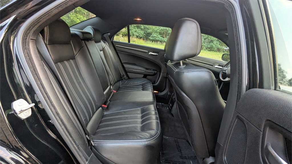 2016 Chrysler 300 Image 23
