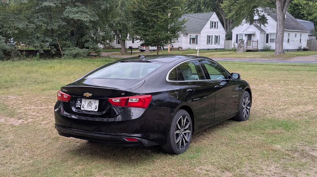 2017 Chevrolet Malibu Image 3