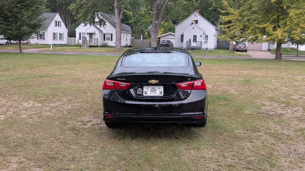 2017 Chevrolet Malibu Image 4