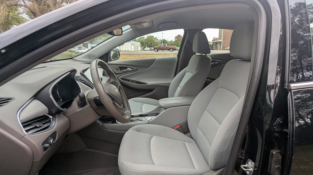 2017 Chevrolet Malibu Image 10