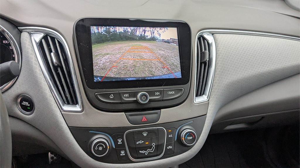 2017 Chevrolet Malibu Image 16