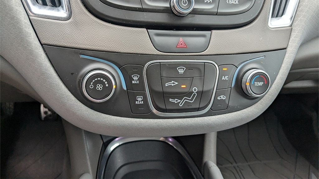 2017 Chevrolet Malibu Image 17