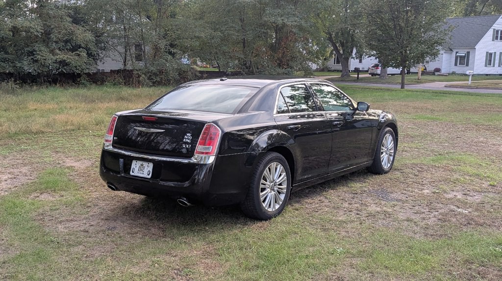2014 Chrysler 300 Image 3