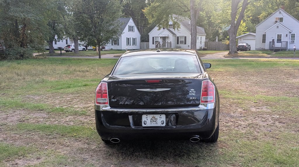 2014 Chrysler 300 Image 4