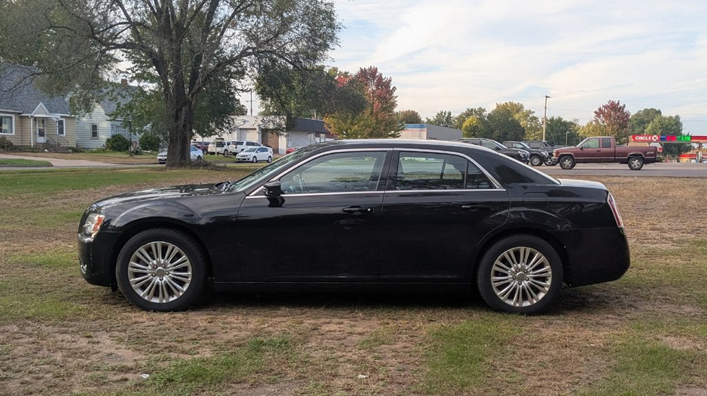 2014 Chrysler 300 Image 6