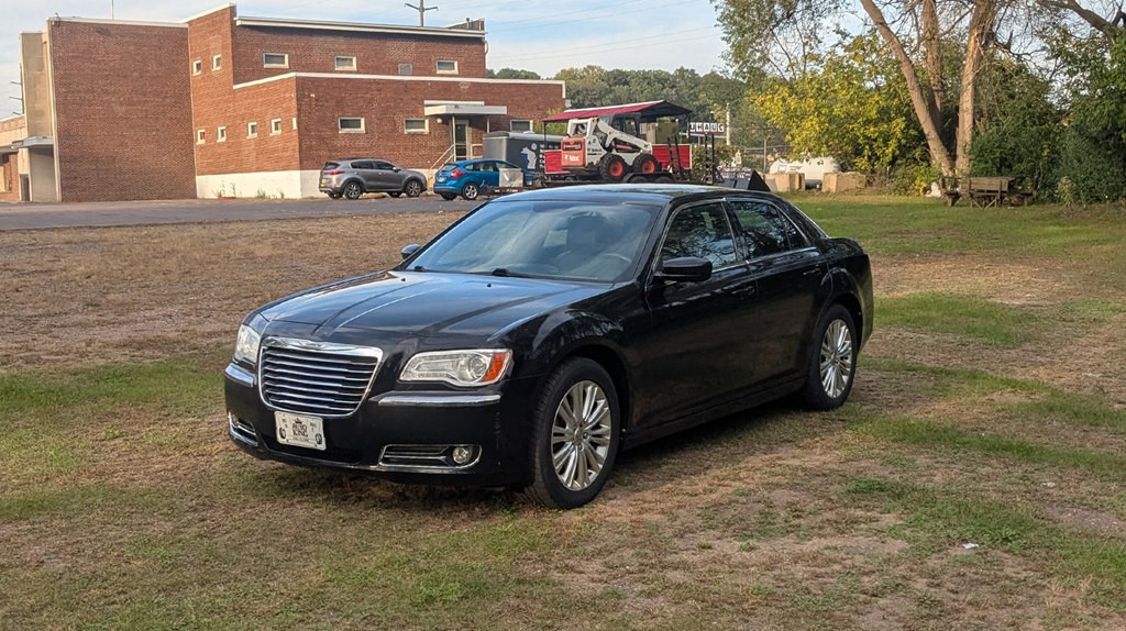 2014 Chrysler 300 Image 7