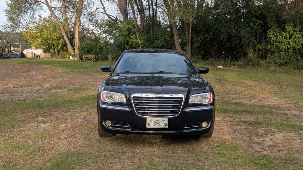 2014 Chrysler 300 Image 8