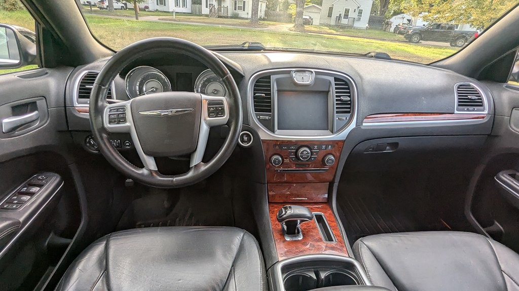 2014 Chrysler 300 Image 10