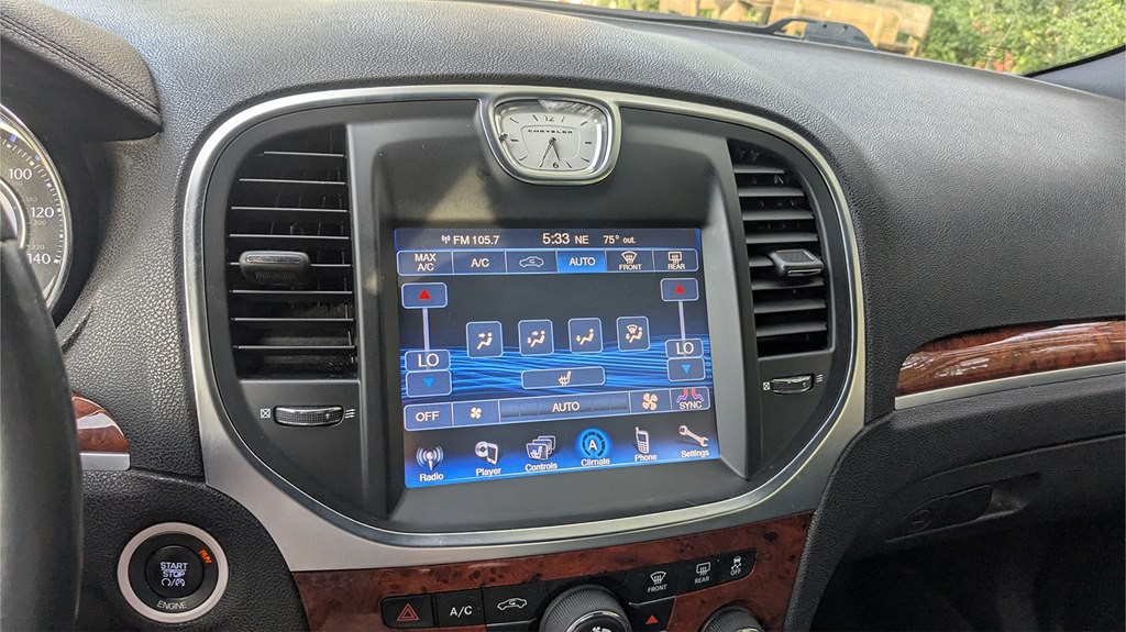 2014 Chrysler 300 Image 12