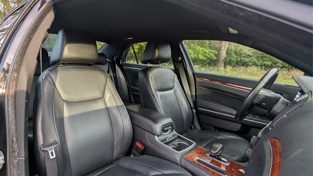 2014 Chrysler 300 Image 16