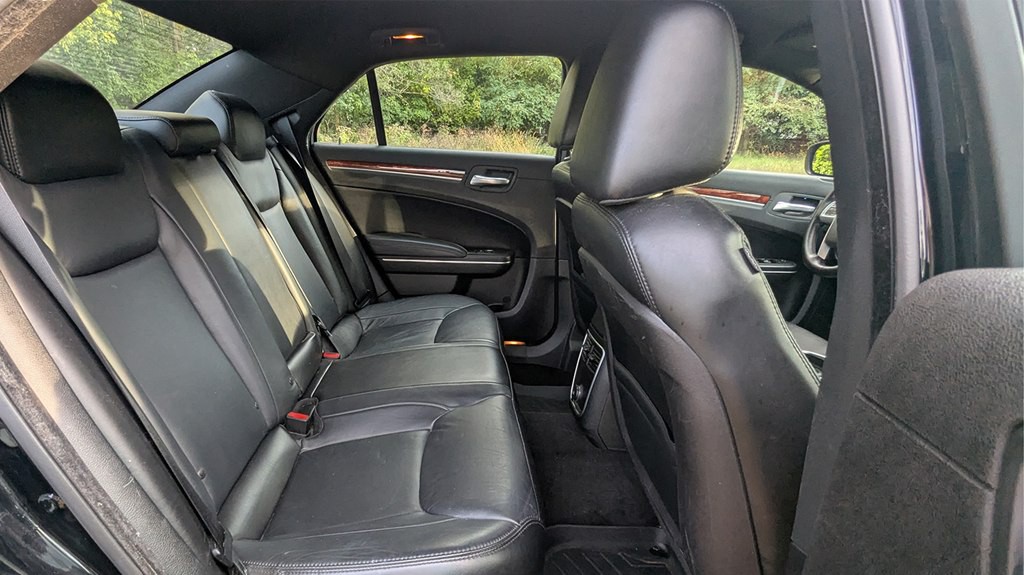 2014 Chrysler 300 Image 17