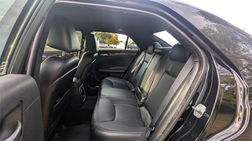 2014 Chrysler 300 Image 18