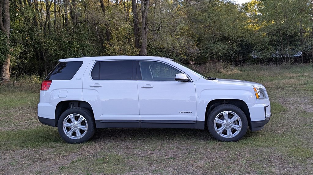 2017 GMC Terrain Image 2