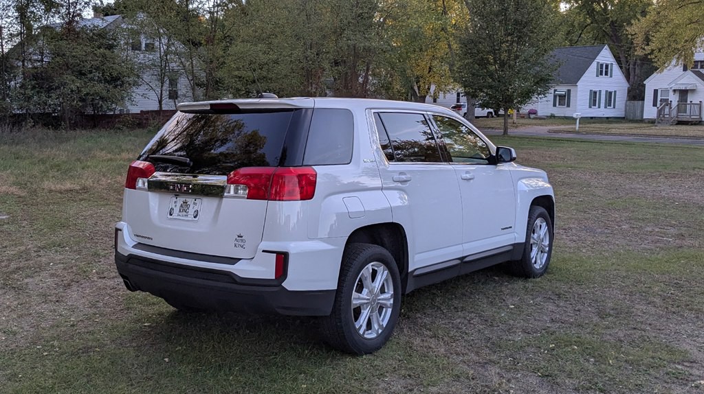 2017 GMC Terrain Image 3