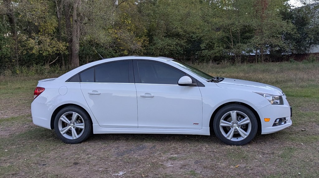 2014 Chevrolet Cruze Image 2