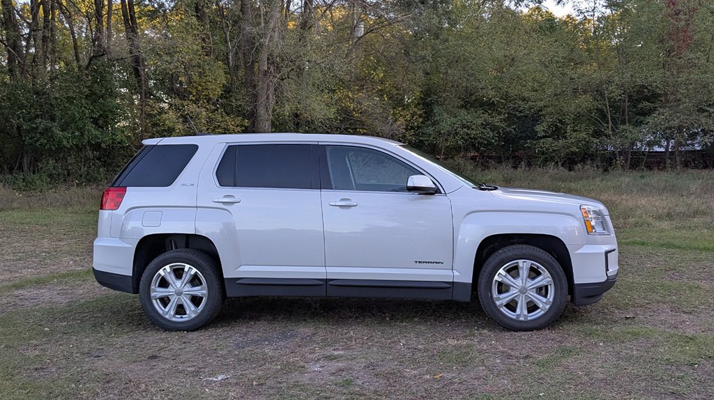 2017 GMC Terrain Image 2