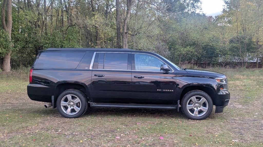 2015 Chevrolet Suburban Image 2