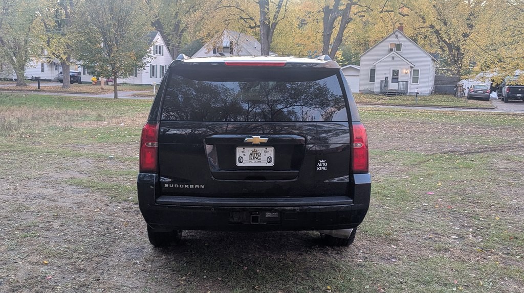 2015 Chevrolet Suburban Image 4
