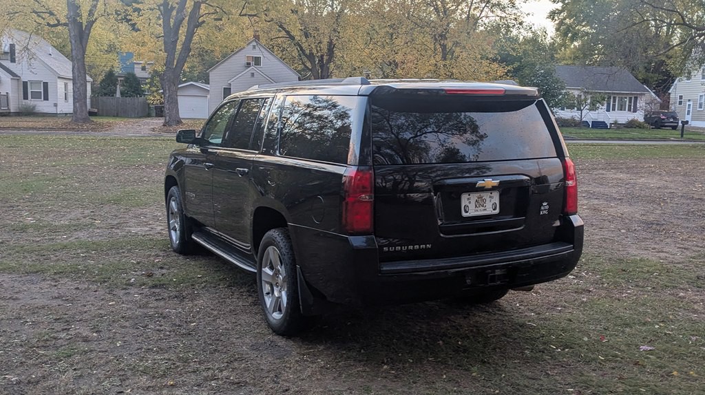 2015 Chevrolet Suburban Image 5