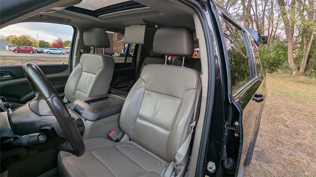 2015 Chevrolet Suburban Image 9